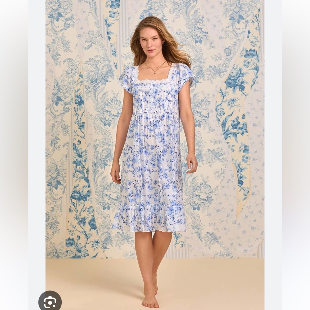 Eileen West Floral Blue and White Nightgown Short Sleeves Square Neck